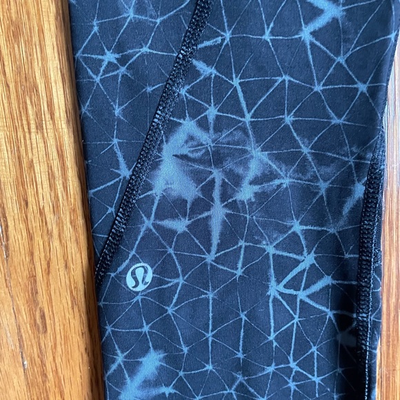 Lululemon Lightning Leggings - Picture 3 of 6